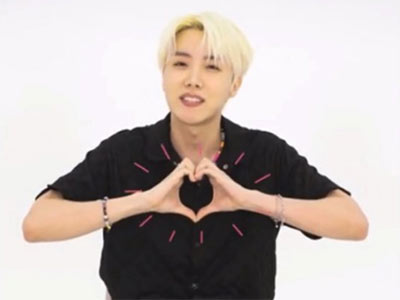 BTS hand gesture "heart"