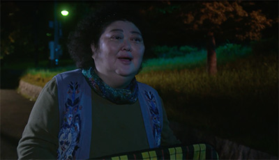 真犯人フラグ2話 猫おばさん